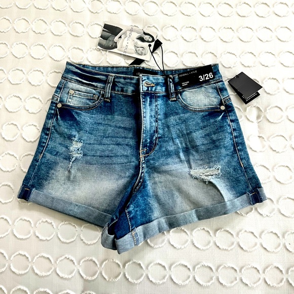 PacSun Pants - 💗NWT Kendall & Kylie Denim Shorts💗